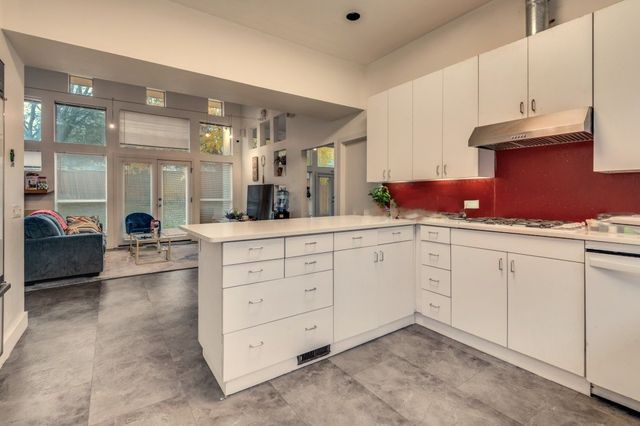 4232 Las Brisas Court, Irving, TX 75038