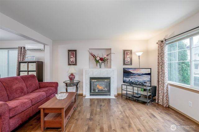 2707 8th Street SE, Puyallup, WA 98374