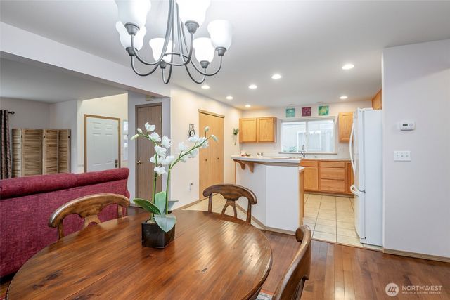 2707 8th Street SE, Puyallup, WA 98374