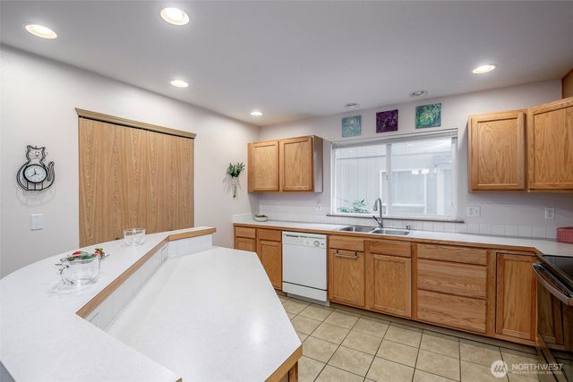 2707 8th Street SE, Puyallup, WA 98374