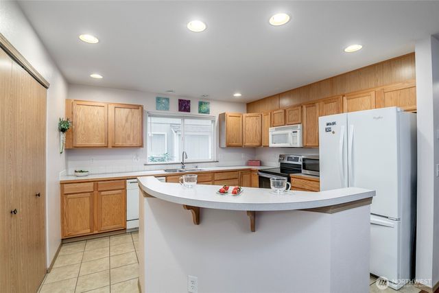 2707 8th Street SE, Puyallup, WA 98374