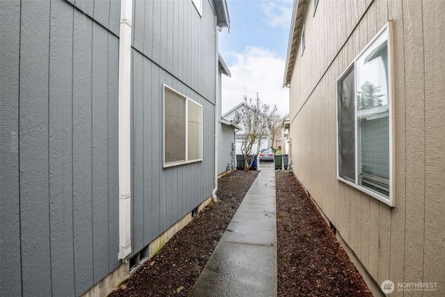 2707 8th Street SE, Puyallup, WA 98374