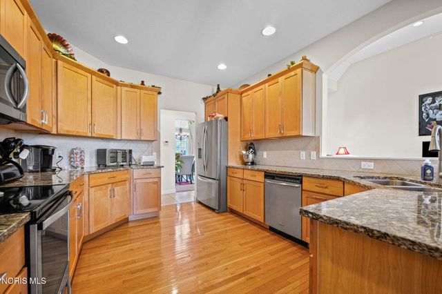 9360 Saint Angelas Way, Sylvania, OH 43560
