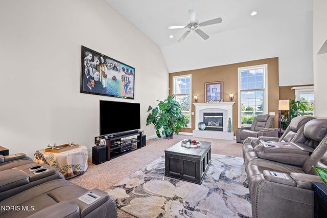9360 Saint Angelas Way, Sylvania, OH 43560