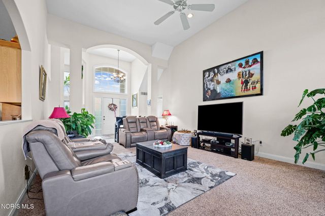 9360 Saint Angelas Way, Sylvania, OH 43560