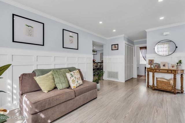 44 Messenger Court, Toms River, NJ 08753