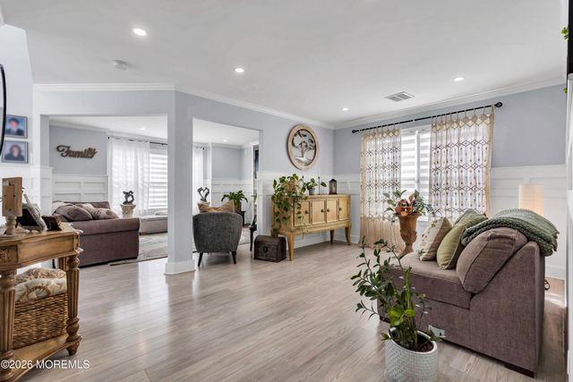 44 Messenger Court, Toms River, NJ 08753