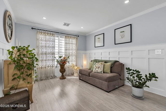 44 Messenger Court, Toms River, NJ 08753