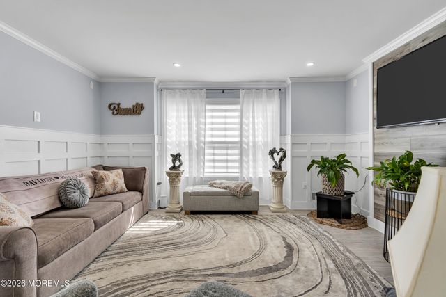 44 Messenger Court, Toms River, NJ 08753