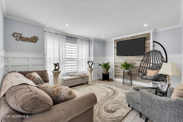 44 Messenger Court, Toms River, NJ 08753