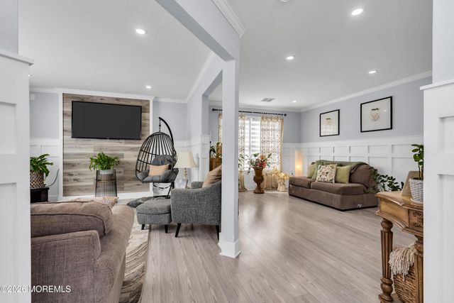 44 Messenger Court, Toms River, NJ 08753