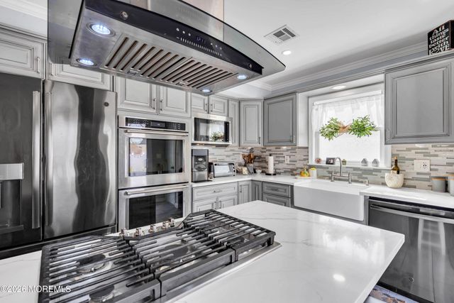 44 Messenger Court, Toms River, NJ 08753