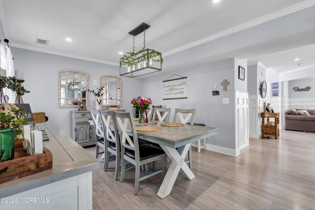 44 Messenger Court, Toms River, NJ 08753