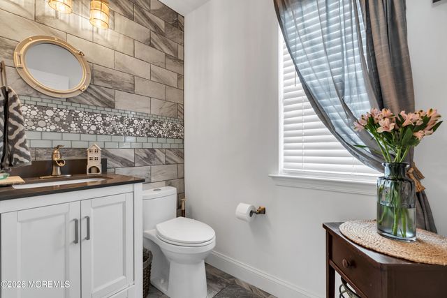 44 Messenger Court, Toms River, NJ 08753