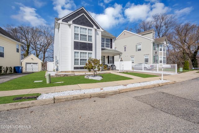 44 Messenger Court, Toms River, NJ 08753