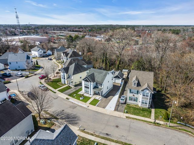 44 Messenger Court, Toms River, NJ 08753