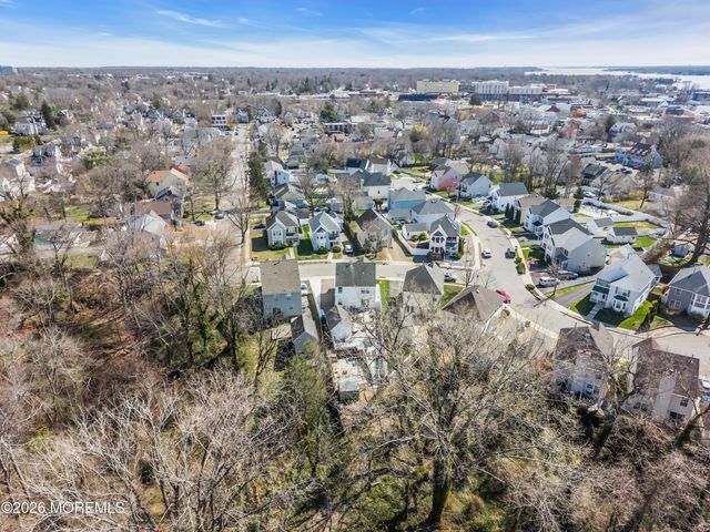 44 Messenger Court, Toms River, NJ 08753