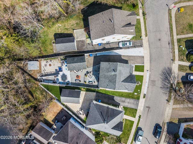 44 Messenger Court, Toms River, NJ 08753