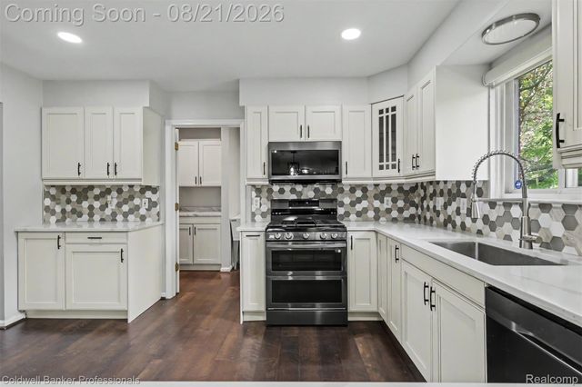 6522 Stoneybrook Court, Van Buren Charter Township, MI 48111
