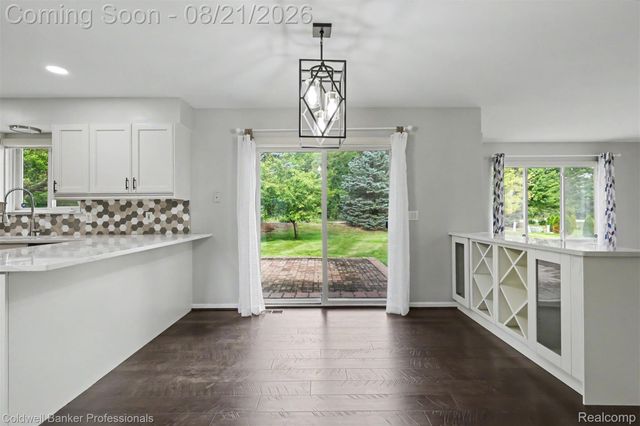 6522 Stoneybrook Court, Van Buren Charter Township, MI 48111