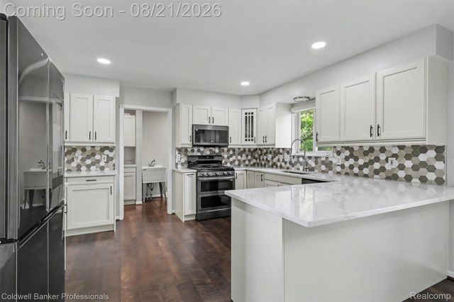 6522 Stoneybrook Court, Van Buren Charter Township, MI 48111