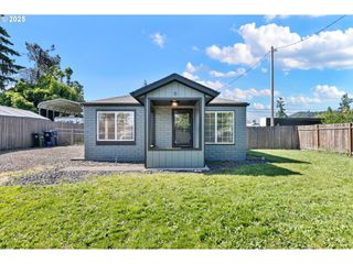 2745 C St, Springfield, OR 97477