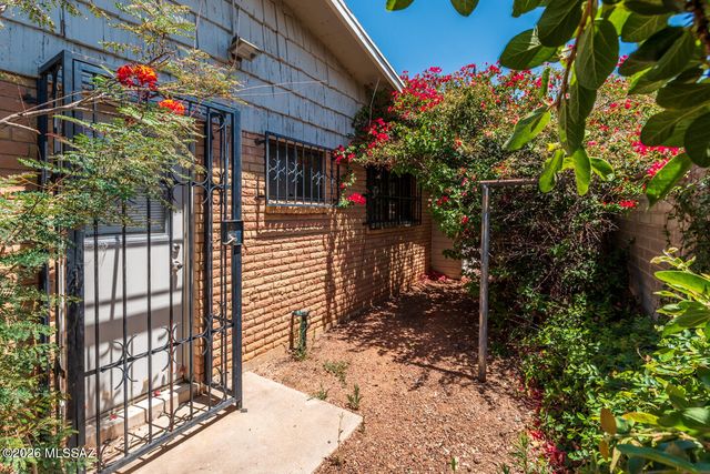 2002 S Camino Seco, Tucson, AZ 85710