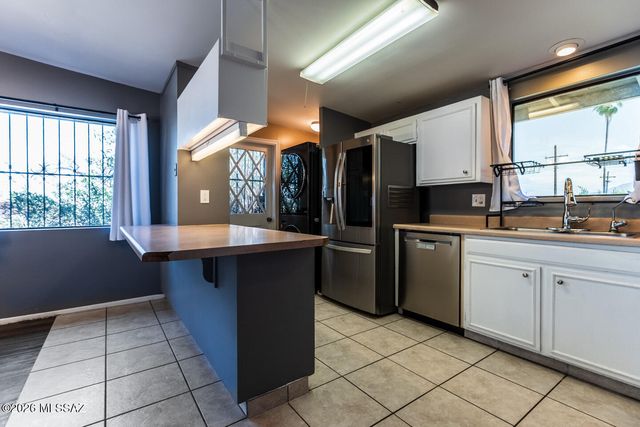 2002 S Camino Seco, Tucson, AZ 85710