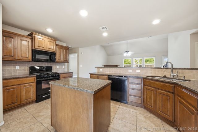 11212 N 131st East Place, Owasso, OK 74055