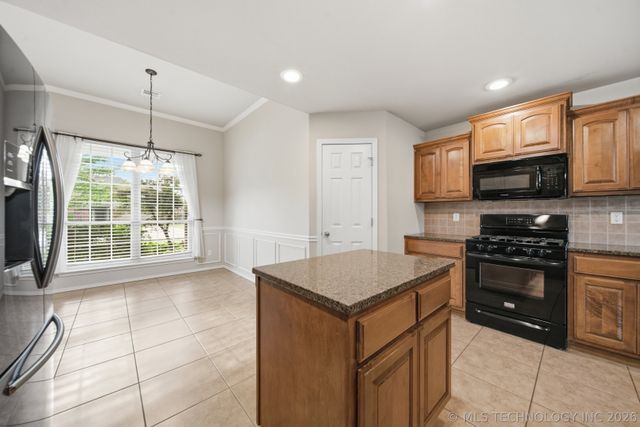 11212 N 131st East Place, Owasso, OK 74055