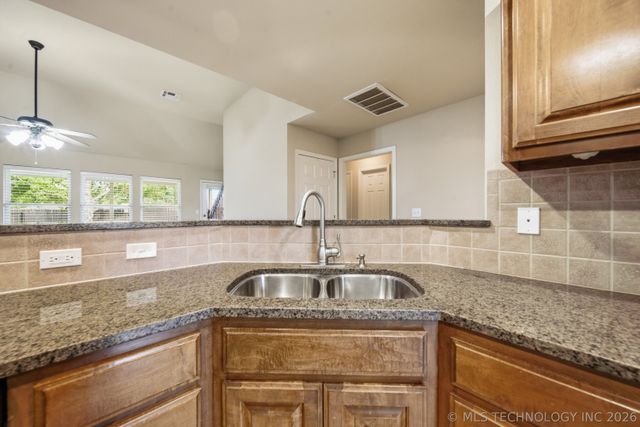 11212 N 131st East Place, Owasso, OK 74055