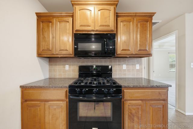 11212 N 131st East Place, Owasso, OK 74055