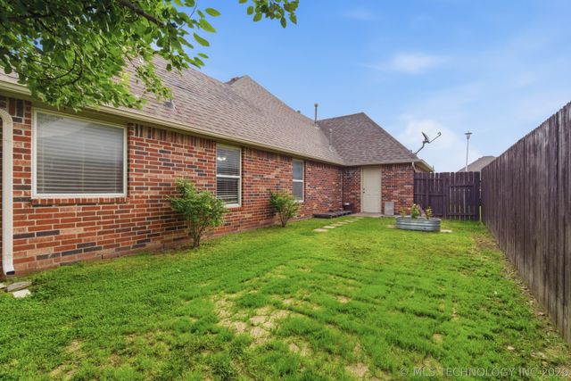 11212 N 131st East Place, Owasso, OK 74055
