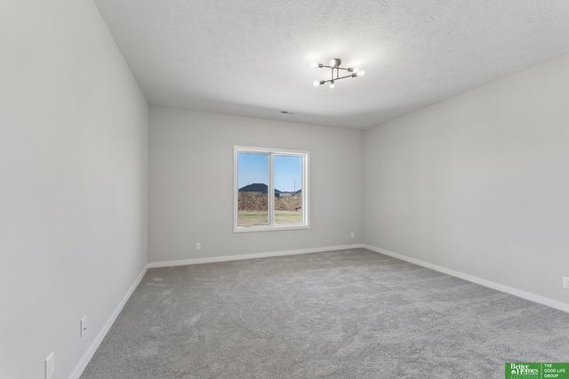 5412 N 212th Avenue, Elkhorn, NE 68022