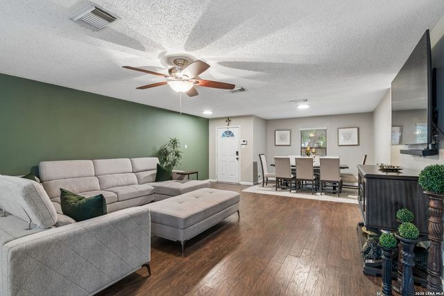 9326 MOONLIT GLADE RD, Helotes, TX 78023