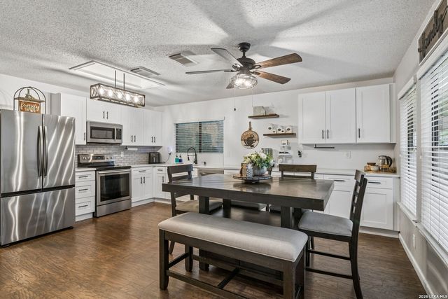 9326 MOONLIT GLADE RD, Helotes, TX 78023