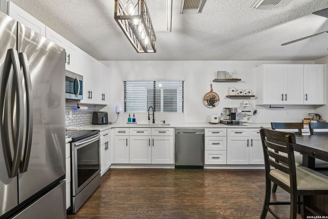 9326 MOONLIT GLADE RD, Helotes, TX 78023