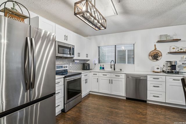 9326 MOONLIT GLADE RD, Helotes, TX 78023