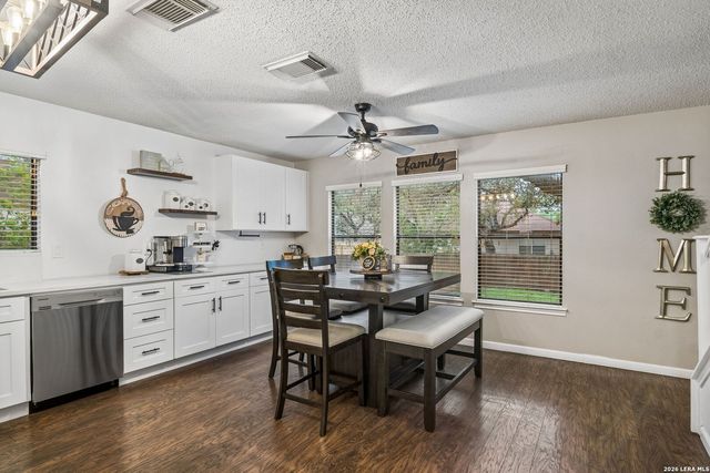 9326 MOONLIT GLADE RD, Helotes, TX 78023