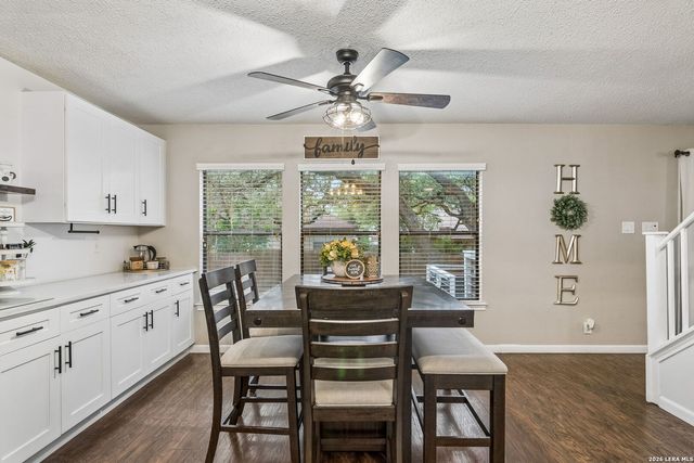 9326 MOONLIT GLADE RD, Helotes, TX 78023