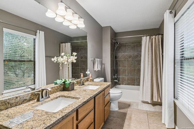 9326 MOONLIT GLADE RD, Helotes, TX 78023