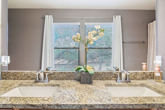 9326 MOONLIT GLADE RD, Helotes, TX 78023