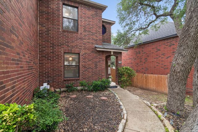 9326 MOONLIT GLADE RD, Helotes, TX 78023