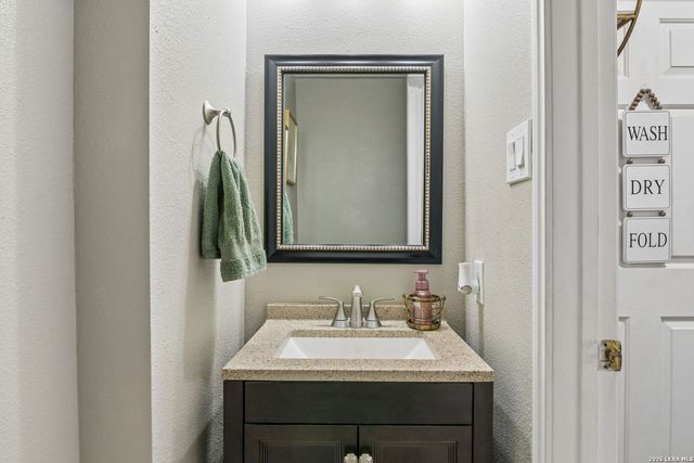 9326 MOONLIT GLADE RD, Helotes, TX 78023
