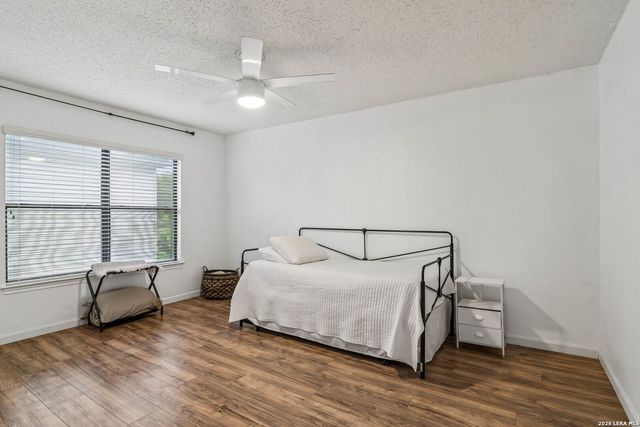 9326 MOONLIT GLADE RD, Helotes, TX 78023