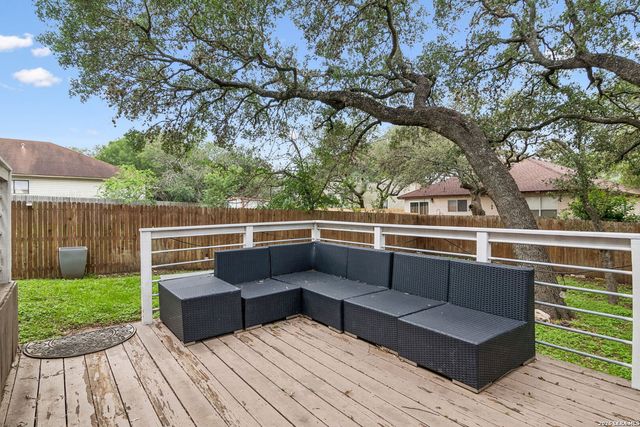 9326 MOONLIT GLADE RD, Helotes, TX 78023