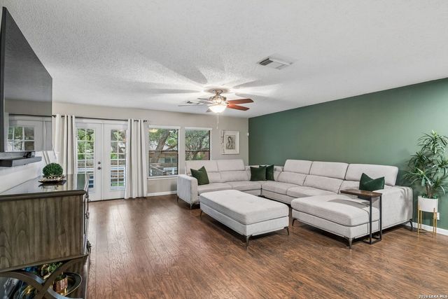 9326 MOONLIT GLADE RD, Helotes, TX 78023