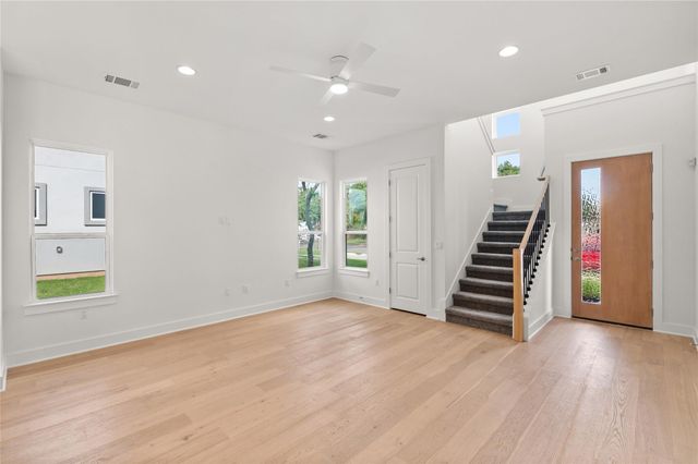 1619 Woodwind LN, Austin, TX 78758