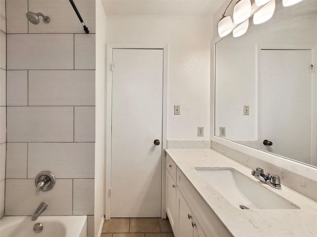 1814 Nicole CIR B, Round Rock, TX 78664