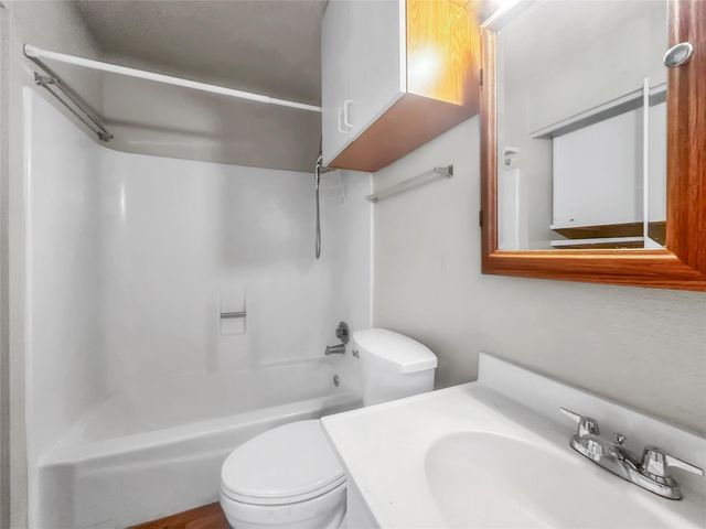 7059 Greenway Chase Street, Houston, TX 77072